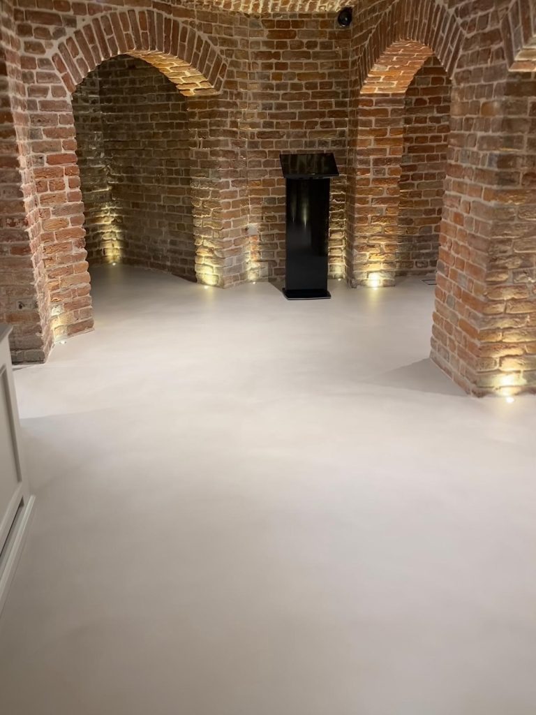 galerie de arta microciment gri