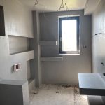 Pereti gri microciment in baie