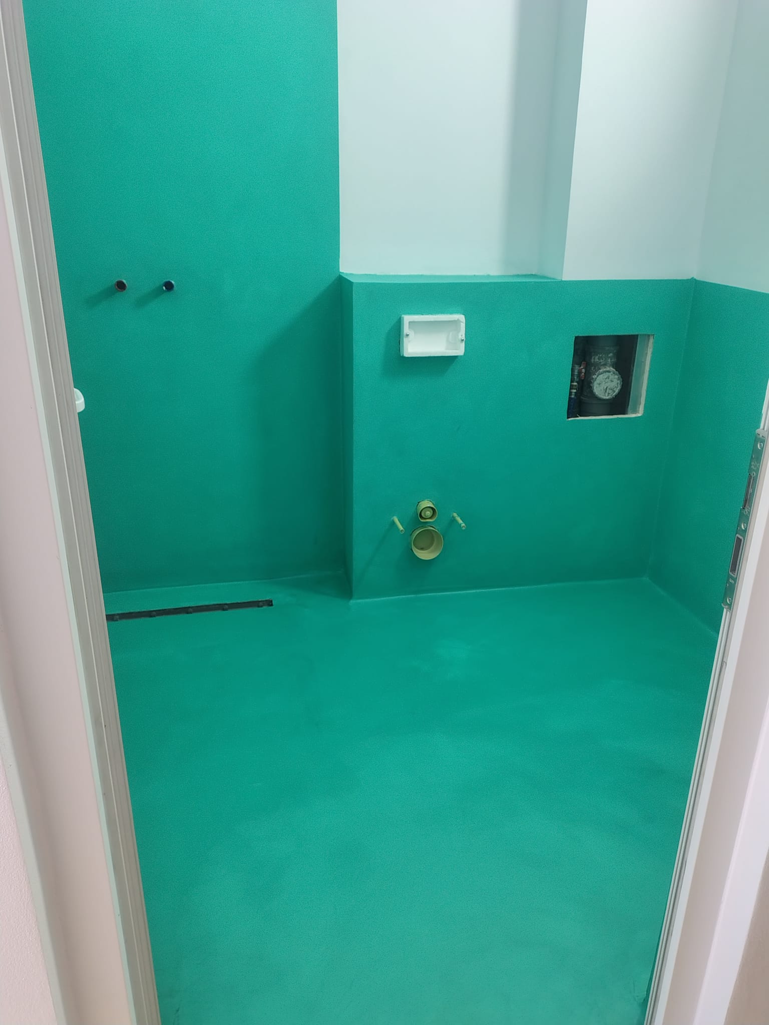 baie verde microciment verde si dus cu rigola