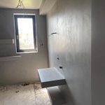 Blat microciment gri in baie